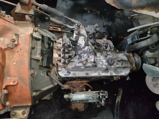 قطع غيار الشاحنات اليابانية المستخدمة المحرك مع ناقل الحركة بحالة جيدة لـ ISUZU FSR FVR 6HE1 للبيع قطع غيار ايسوزو المستعملة