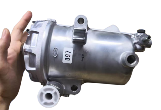 فلتر Assy ؛ الوقود 23300-E0022 لـ HINO 500 AK Series J08C قطع غيار الشاحنات اليابانية